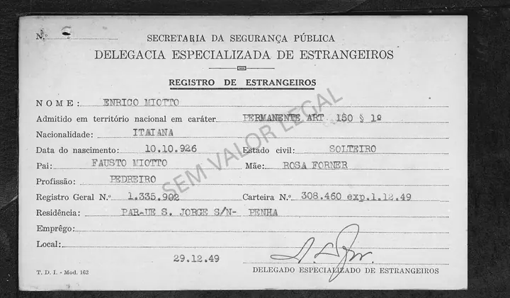 Enrico Miotto’s Foreigners’ Registry card, 29 December 1949. Twenty-two years after arriving, still Italian.