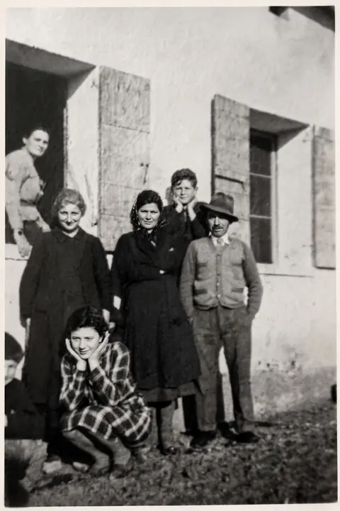Sante Forner in the centre, with his wife, Maria Luigia Miotto. Behind them, their son Leo; bottom left, their son Galliano.
