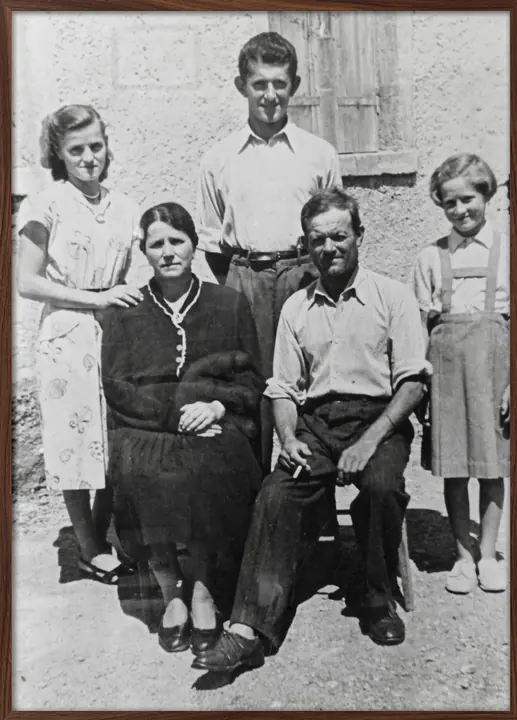Amabile Veronica Miotto, Fausto’s sister, with her husband, Lucindo Parisotto, and their family.